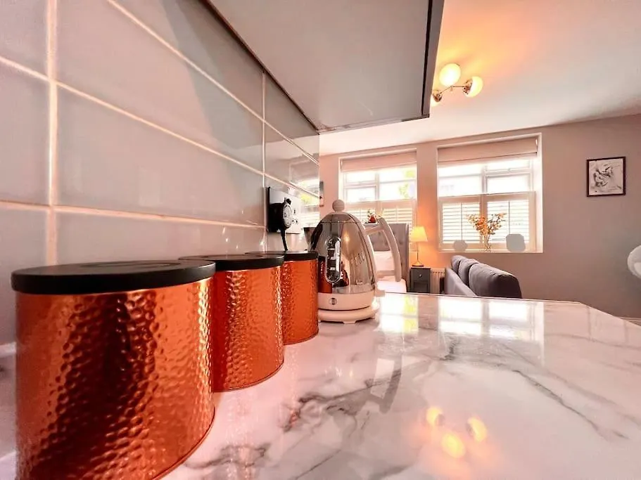 Lovely Studio Close To Brighton Station